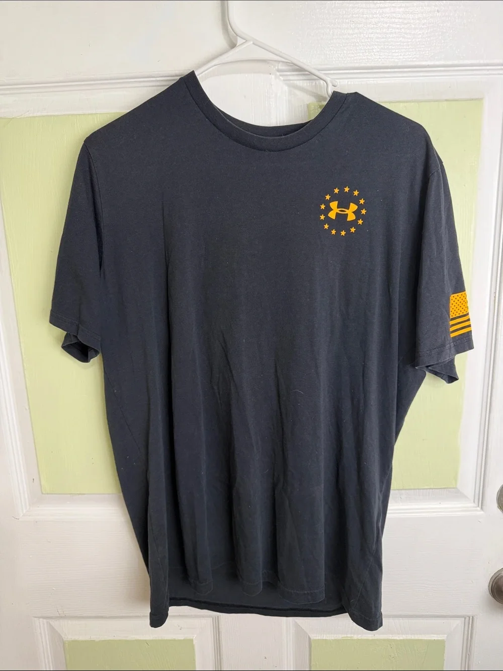 (2358) Under Armour Men’s Black Short Sleeve Tee /Yellow Logo and Sleeve Flag